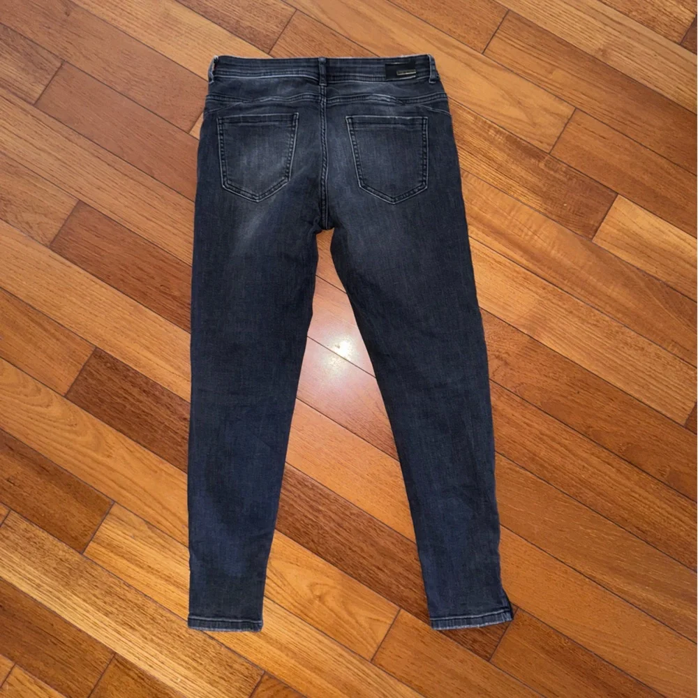 Stylish Distressed Black Jeans with Zipper Details Zara size 6 - Picture 7 of 7